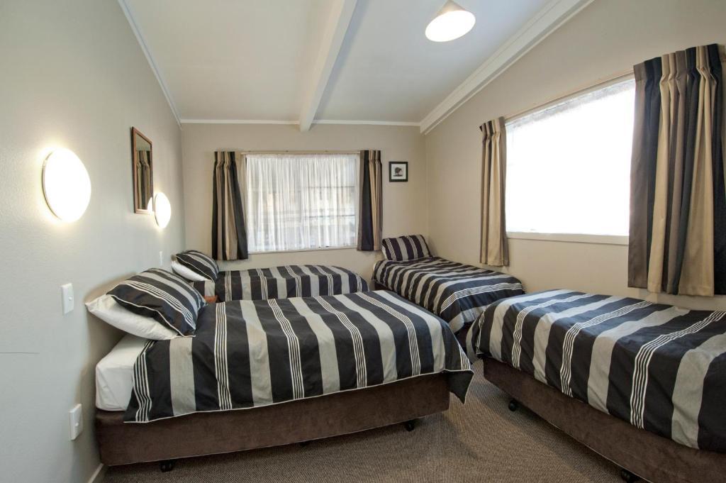 Sport Of Kings Motel Rotorua Phòng bức ảnh